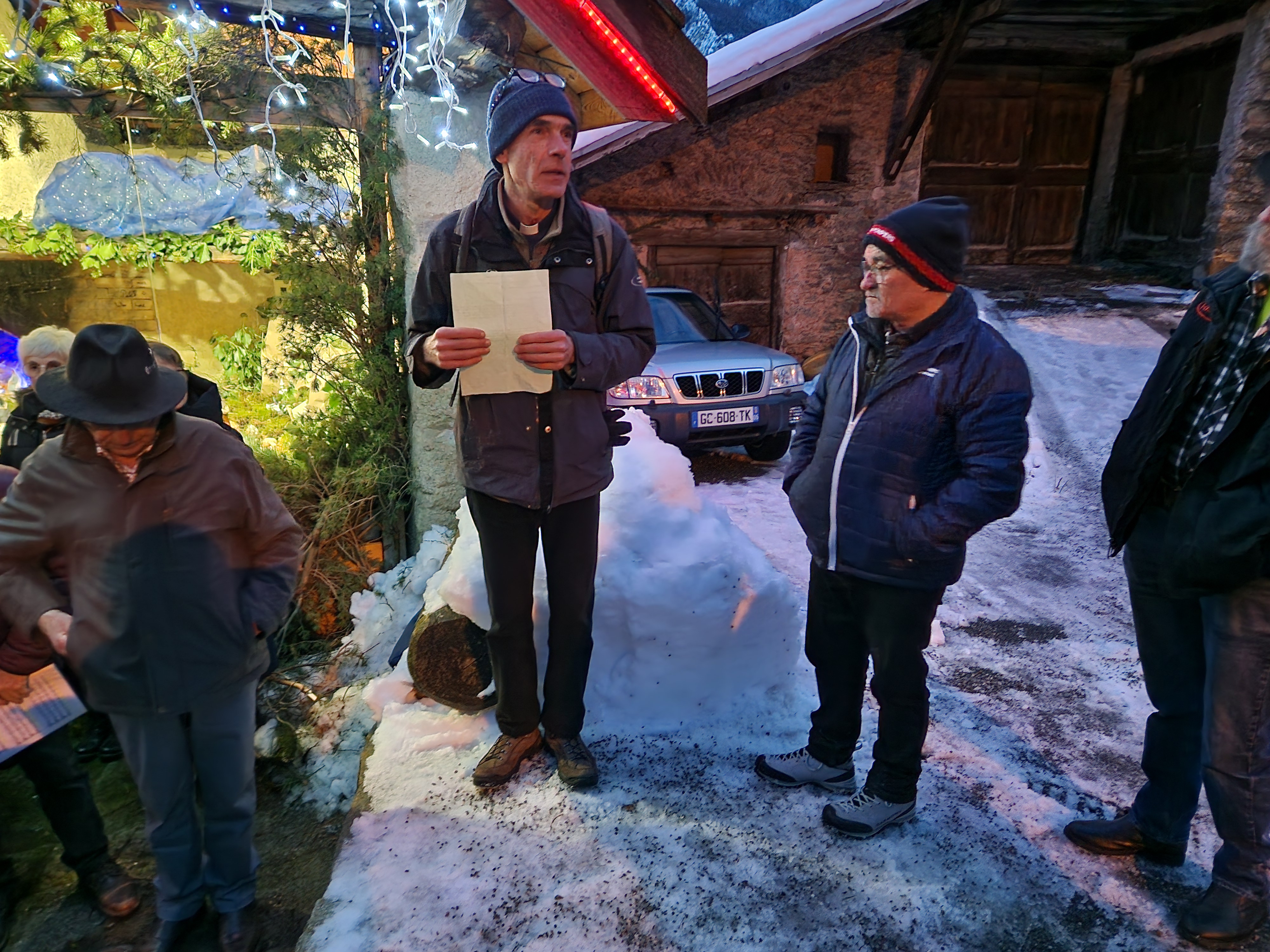 Les santons ont été sortis de leur boîte en carton