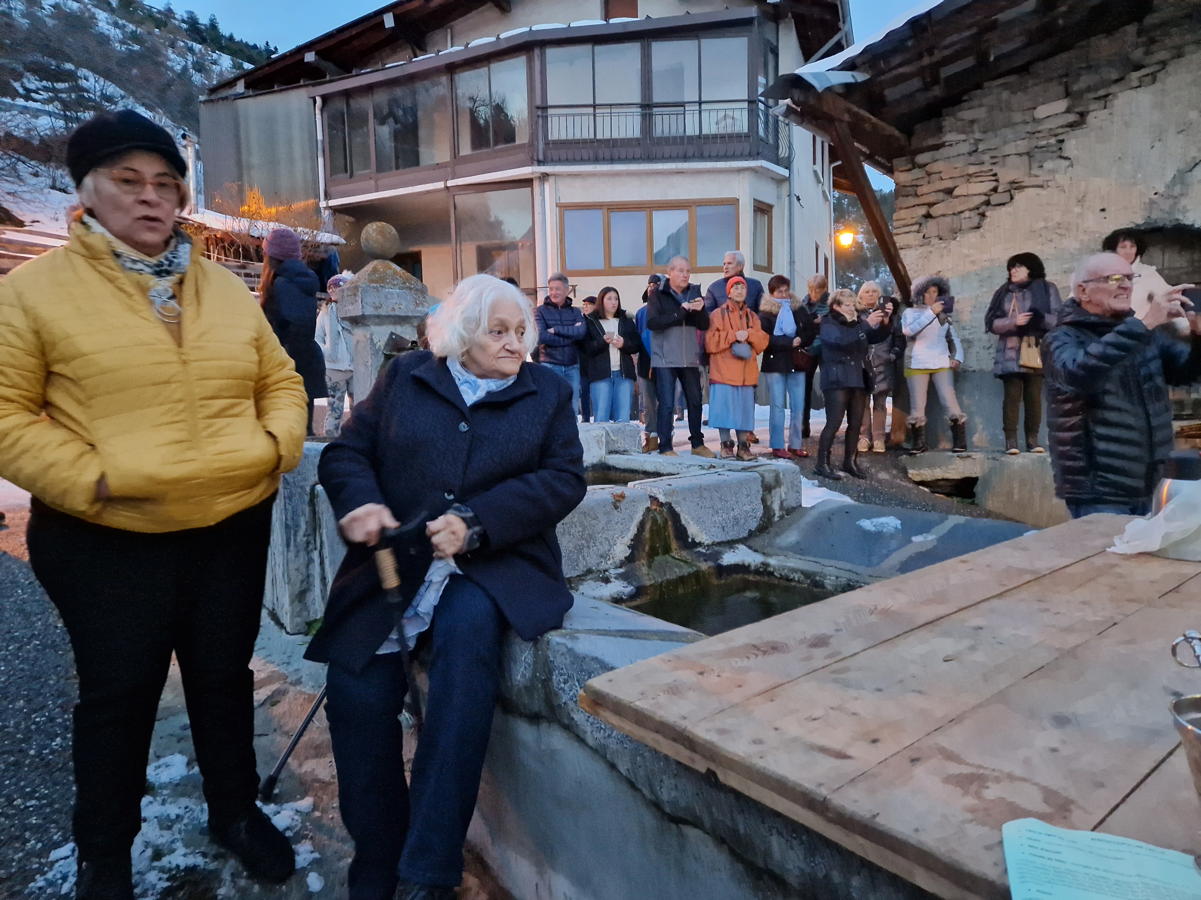 Les santons ont été sortis de leur boîte en carton