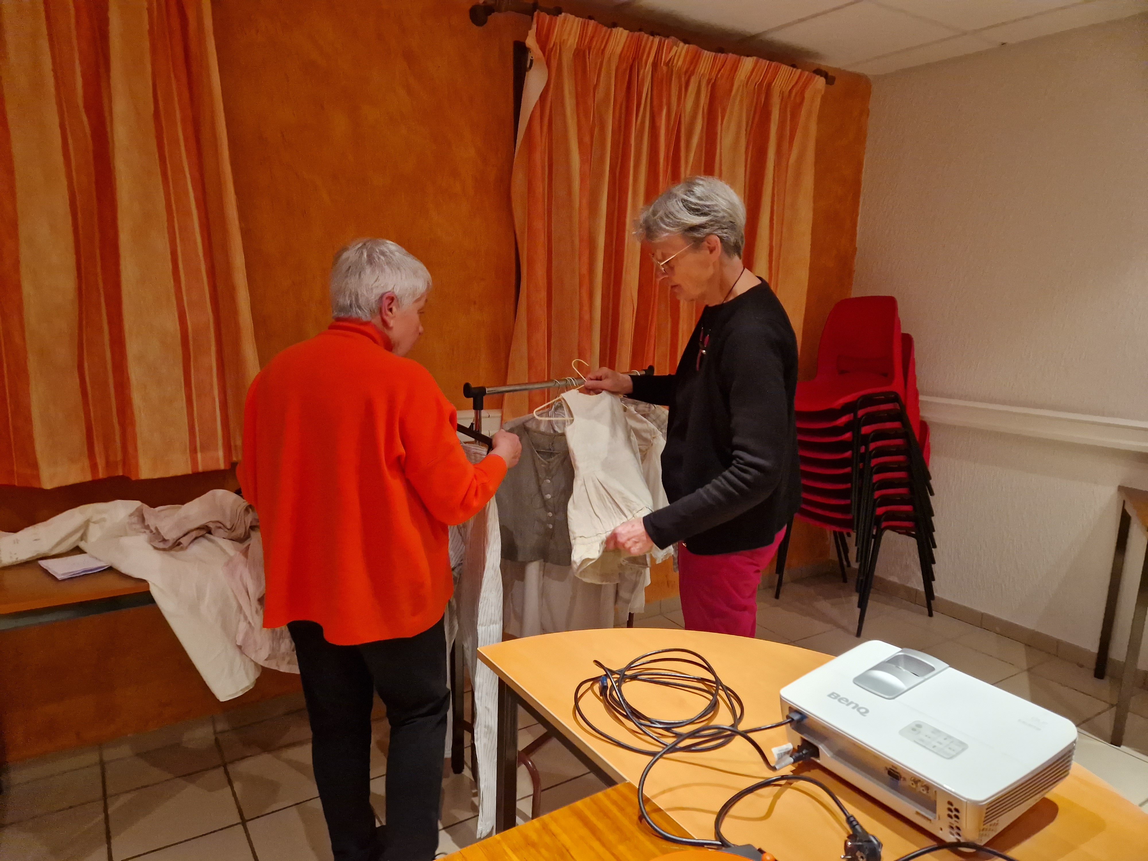 Les tissus et vêtements ont réuni