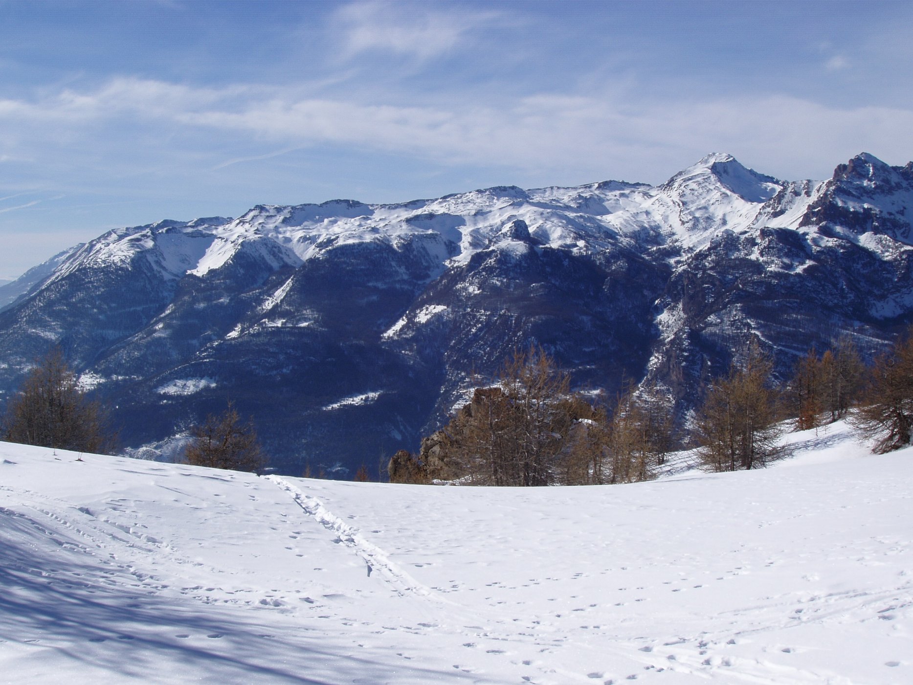 De la Tête de Fouran aux Crêtes des Rougnoux, l’essentiel des randonnées se déroulent sur ce vaste panneau nord est, rive droite de la Durance.