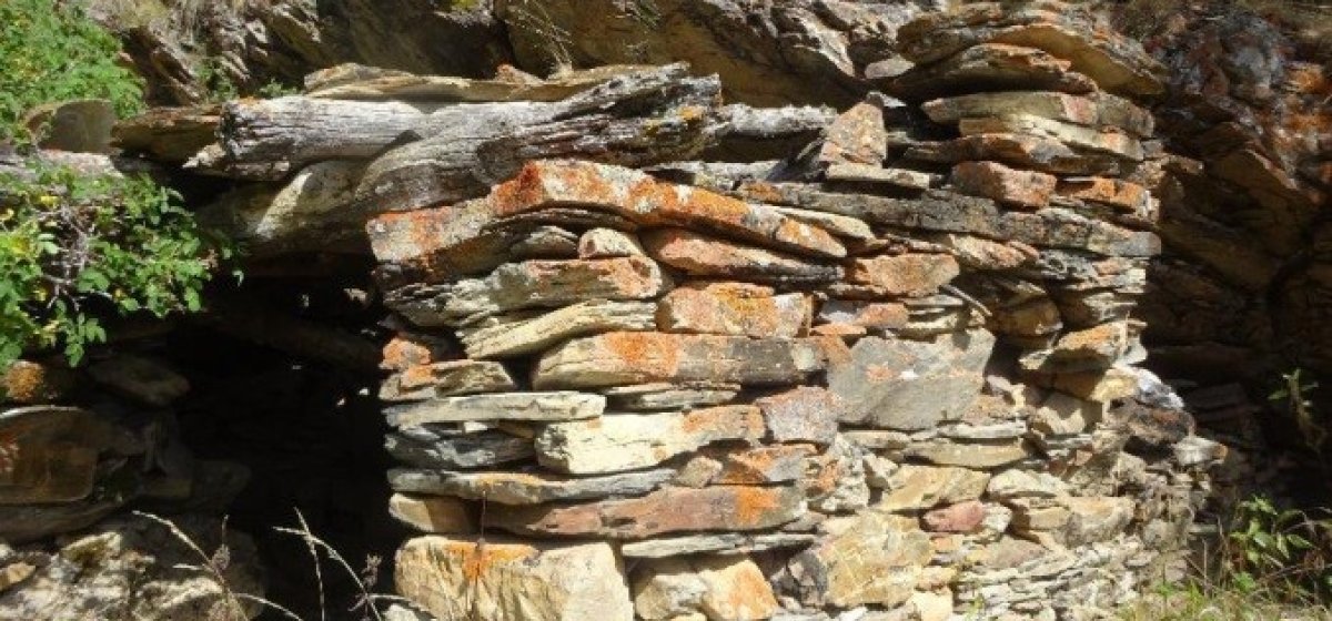 Cabane de Roche Charnière