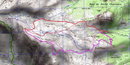 CRÊTES DE PRENETZ . Montée et variantes en rouge ; descente et variantes en violet clair.